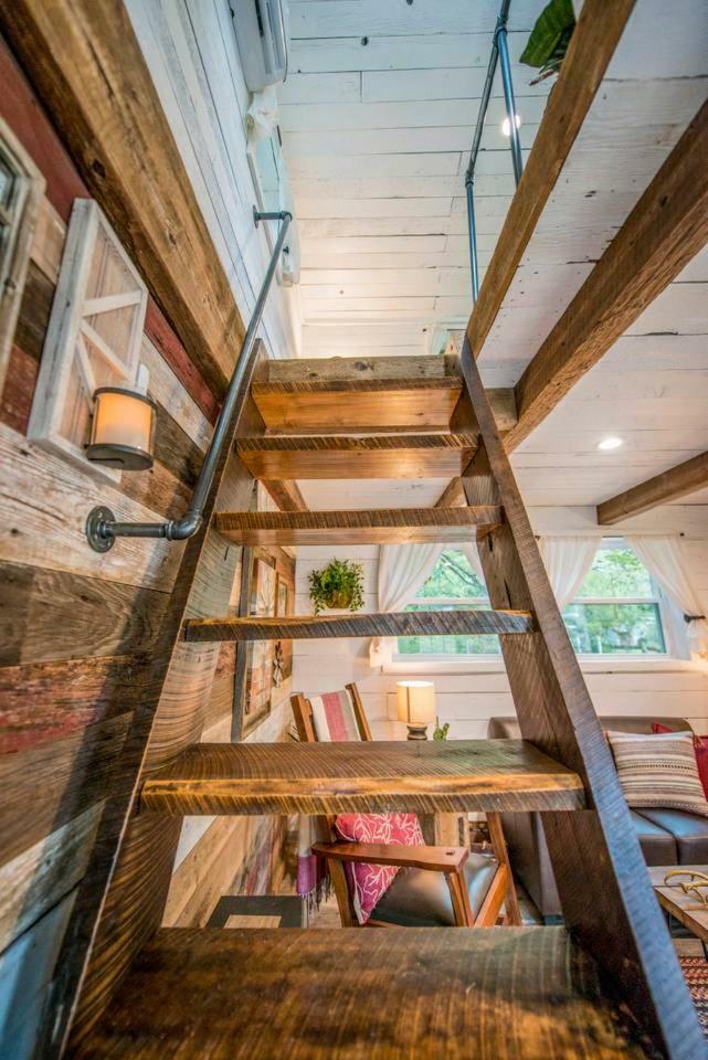 Cozy Cabin Little Red Hen 12 Min To Magnolia ウェーコ エクステリア 写真